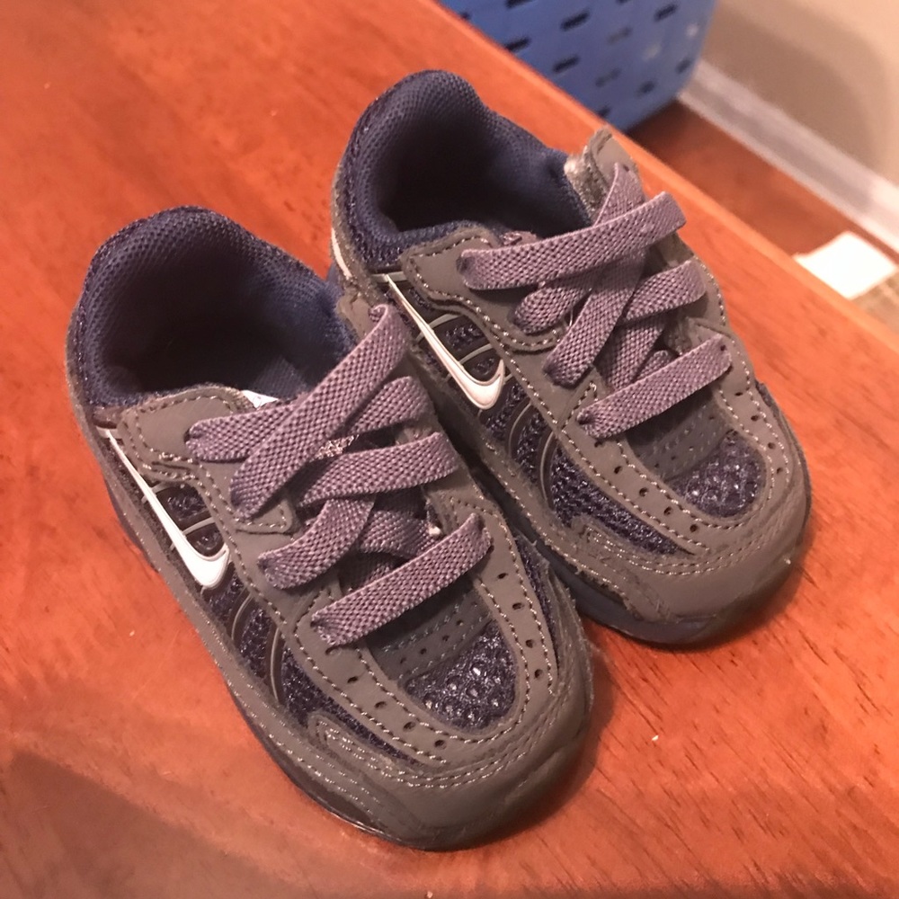 Nike tennis shoes